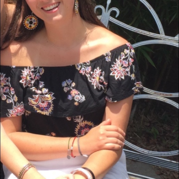 Floral Off-the-Shoulder Top - Picture 3 of 3